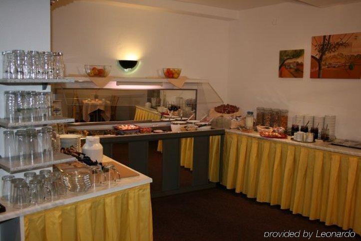 Invite Hotel Nuernberg City Ресторант снимка